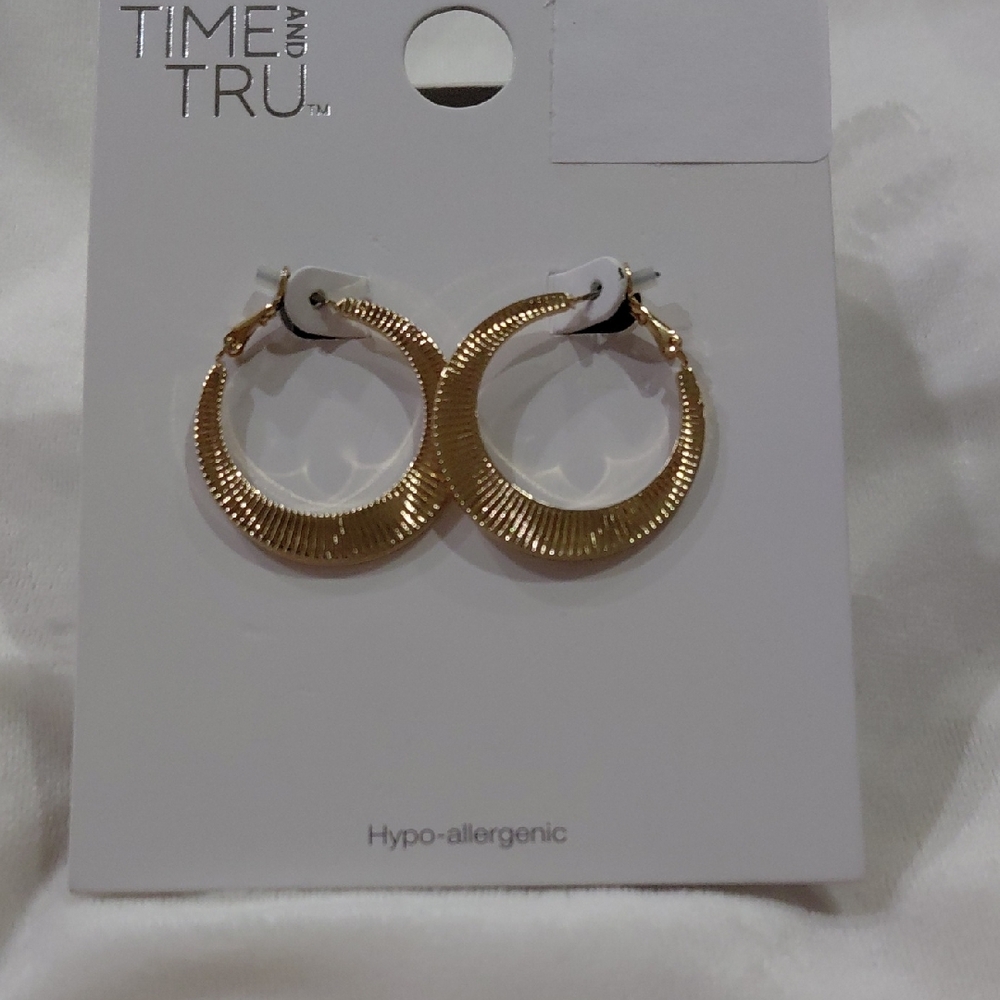 New Time and Tru Textured Gold Earrings